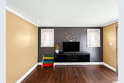32 Fenley St, Revere, MA 02151 - Photo 17
