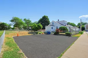 16 Lakeview St, Blackstone, MA 01504 - Photo 3