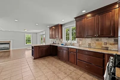 8 Woods Hill Cir, Woburn, MA 01801 - Photo 9
