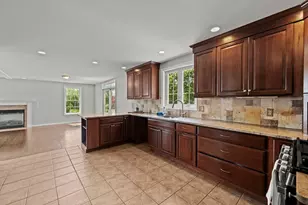 8 Woods Hill Cir, Woburn, MA 01801 - Photo 9