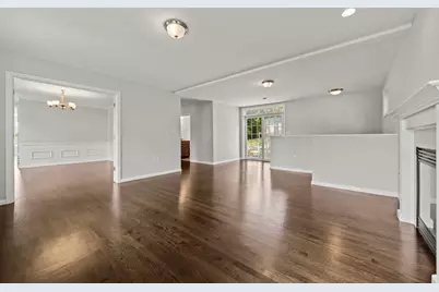 8 Woods Hill Cir, Woburn, MA 01801 - Photo 11