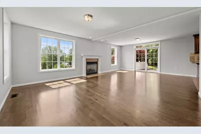 8 Woods Hill Cir, Woburn, MA 01801 - Photo 7