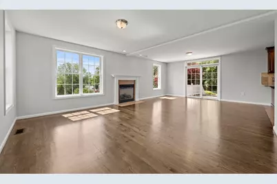 8 Woods Hill Cir, Woburn, MA 01801 - Photo 7