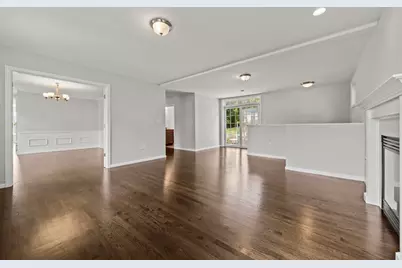 8 Woods Hill Cir, Woburn, MA 01801 - Photo 11