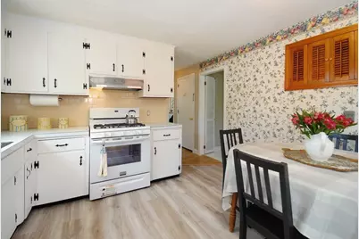 12 Edgewood Rd, Billerica, MA 01821 - Photo 9