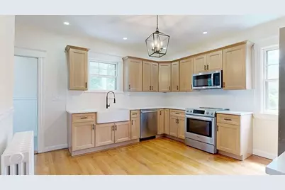911 Pleasant St, Worcester, MA 01602 - Photo 13