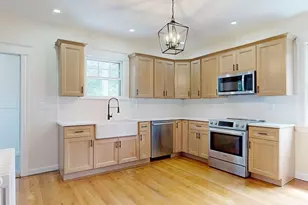 911 Pleasant St, Worcester, MA 01602 - Photo 13