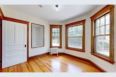 911 Pleasant St, Worcester, MA 01602 - Photo 27
