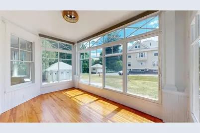 911 Pleasant St, Worcester, MA 01602 - Photo 17