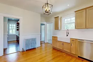 911 Pleasant St, Worcester, MA 01602 - Photo 15