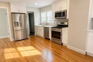60 Rencelau St, Springfield, MA 01118 - Photo 3