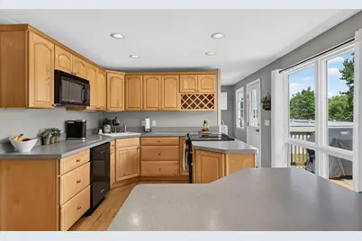 38 Brown Ave, Lunenburg, MA 01462 - Photo 11