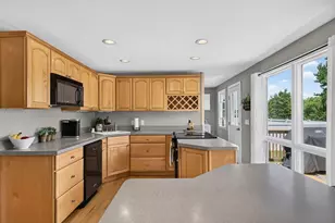 38 Brown Ave, Lunenburg, MA 01462 - Photo 11