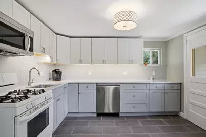 37 Courier St, Weymouth, MA 02190 - Photo 9