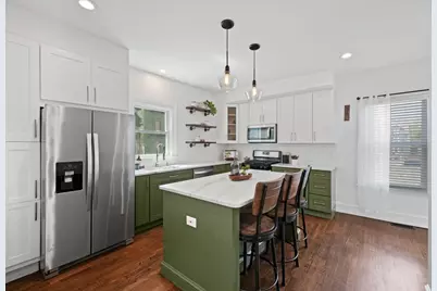 8 Chestnut St, Lynn, MA 01902 - Photo 3