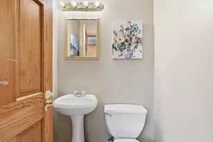 35 Lemnos Ln, Springfield, MA 01119 - Photo 9