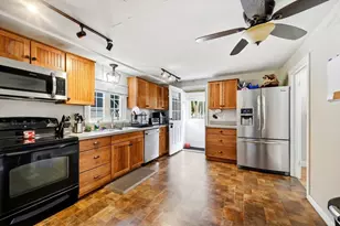 15 Lucerne Rd, Springfield, MA 01119 - Photo 3
