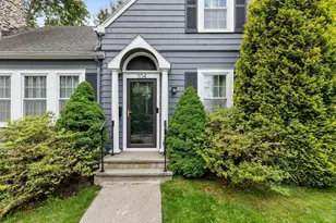 304 Lowell St, Reading, MA 01867 - Photo 3