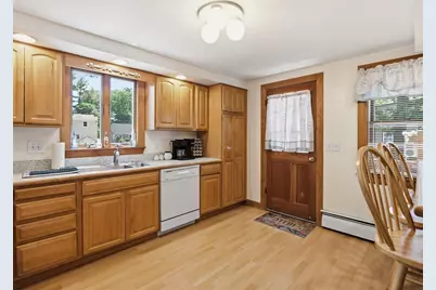 36 Bridge St, Billerica, MA 01821 - Photo 3