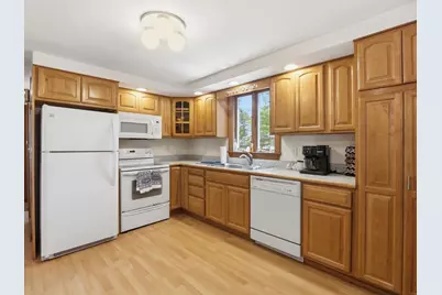 36 Bridge St, Billerica, MA 01821 - Photo 7
