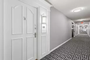 20 Hammond Pond Pkwy, Newton, MA 02467 - Photo 21