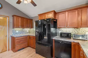 10 Hopkinton Rd, Upton, MA 01568 - Photo 9