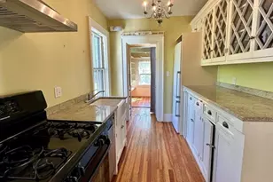 984 Chestnut St, Newton, MA 02464 - Photo 1