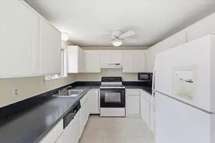18 Woodview Dr, Falmouth, MA 02540 - Photo 11
