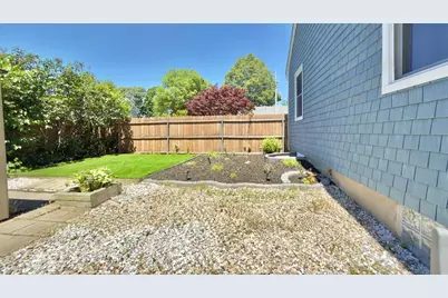 2 Westland St, Acushnet, MA 02743 - Photo 9