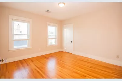 26 Sterling St, Worcester, MA 01610 - Photo 11