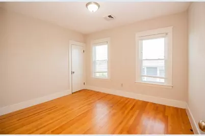 26 Sterling St, Worcester, MA 01610 - Photo 15