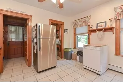 1053 Pleasant St #1, Worcester, MA 01602 - Photo 3