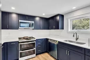 35 Locust St, Wareham, MA 02558 - Photo 7
