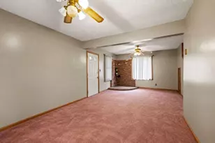 81 Healey St, Springfield, MA 01151 - Photo 9