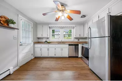 42 Iowa St, Worcester, MA 01602 - Photo 9
