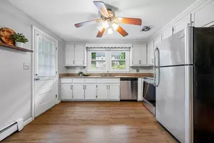 42 Iowa St, Worcester, MA 01602 - Photo 9