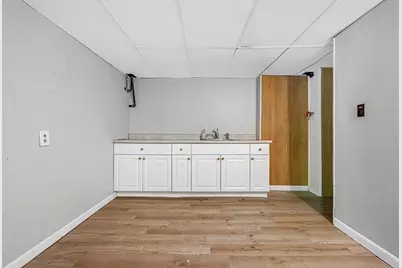 42 Iowa St, Worcester, MA 01602 - Photo 21