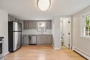 52 Auburn St, Lowell, MA 01852 - Photo 11