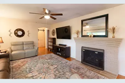 386 Pleasant St, Leicester, MA 01524 - Photo 27