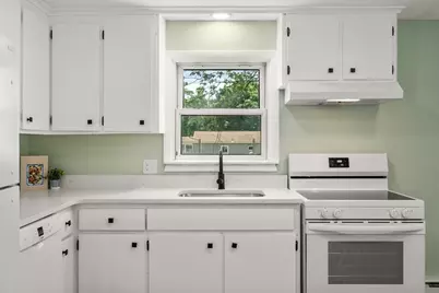 188 Moss Rd, Springfield, MA 01119 - Photo 9