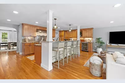 299 Pearl St, Reading, MA 01867 - Photo 5