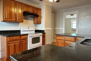 38 Bonner St, Chicopee, MA 01013 - Photo 9