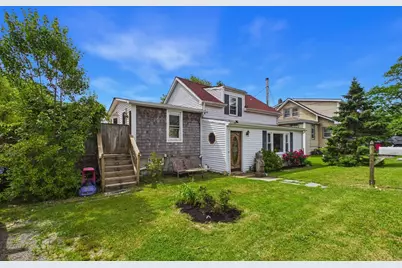 7 Wayne St, Fairhaven, MA 02719 - Photo 3