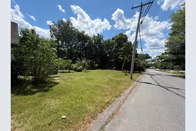 387 S Main St, Hopedale, MA 01747 - Photo 9