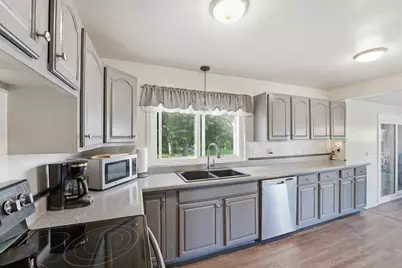 272 Prospect Avenue, West Springfield, MA 01089 - Photo 11