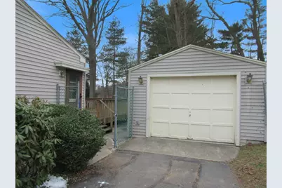 35 Tioga St, Springfield, MA 01128 - Photo 17