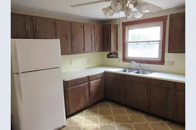 35 Tioga St, Springfield, MA 01128 - Photo 3