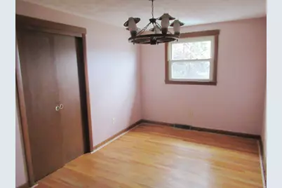 35 Tioga St, Springfield, MA 01128 - Photo 9