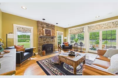 545 Hazel St, Uxbridge, MA 01569 - Photo 5