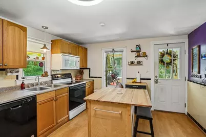 9 Raymond St, Millbury, MA 01527 - Photo 7